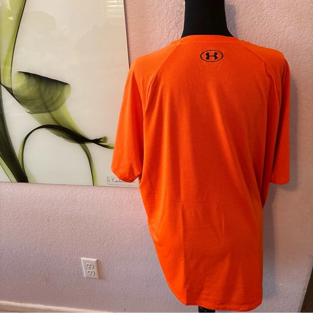 Under Armour shirt size XL has a stain - Picture 4 of 5